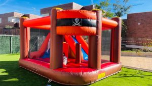 Castillo Hinchable Piratas Mediano — alquiler en Coslada