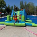 Alquiler-de-castillos-hinchables-Acuáticos-Madrid-modelo-pasarela para-piscinas
